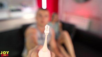 play Praktische Überprüfung eines Klitoris-Vibrators – wenn es auf die Größe ankommt