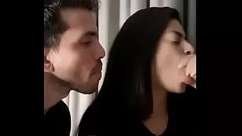 Reproduzir Esposa chupando amante na frente do marido