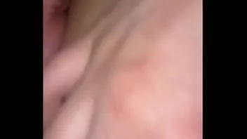 Reproduzir Latina peituda sendo fodida com força pelo namorado gostoso enquanto assiste pornografia