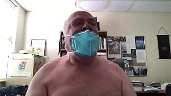 Riproduci Prova una maschera per sbuffare e bottiglie con amyl 2