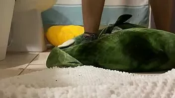 Play Stomping on pillows and dragon plushie