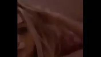 Redare Fata franceză Lea își arată sânii pe ameporn