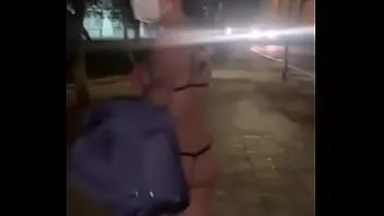 Odtwórz Kompilacja kobiet chodzących nago w miejscach publicznych