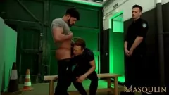 Reproducir Trío musculoso con Ethan Chase, Pietro Duarte y un policía atractivo