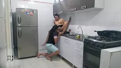 تشغيل الجبهة الساخنة تصبح غريبة في المطبخ مع دسار ومحبي السحاقيات