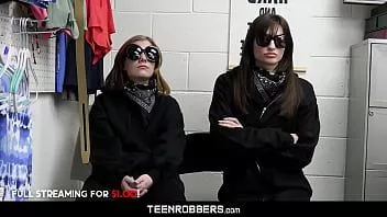 Putar Beruntung perv pria sialan dua pencuri chiks pada waktu yang sama - teenrobbers.com - dakota luka bakar - mia taylor