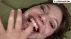 Putar Seorang Bayi dengan Vagina Merah Muda yang Dicukur Akan Dijilat, Diraba, dan Disetubuhi Keras dengan Kontol Besar